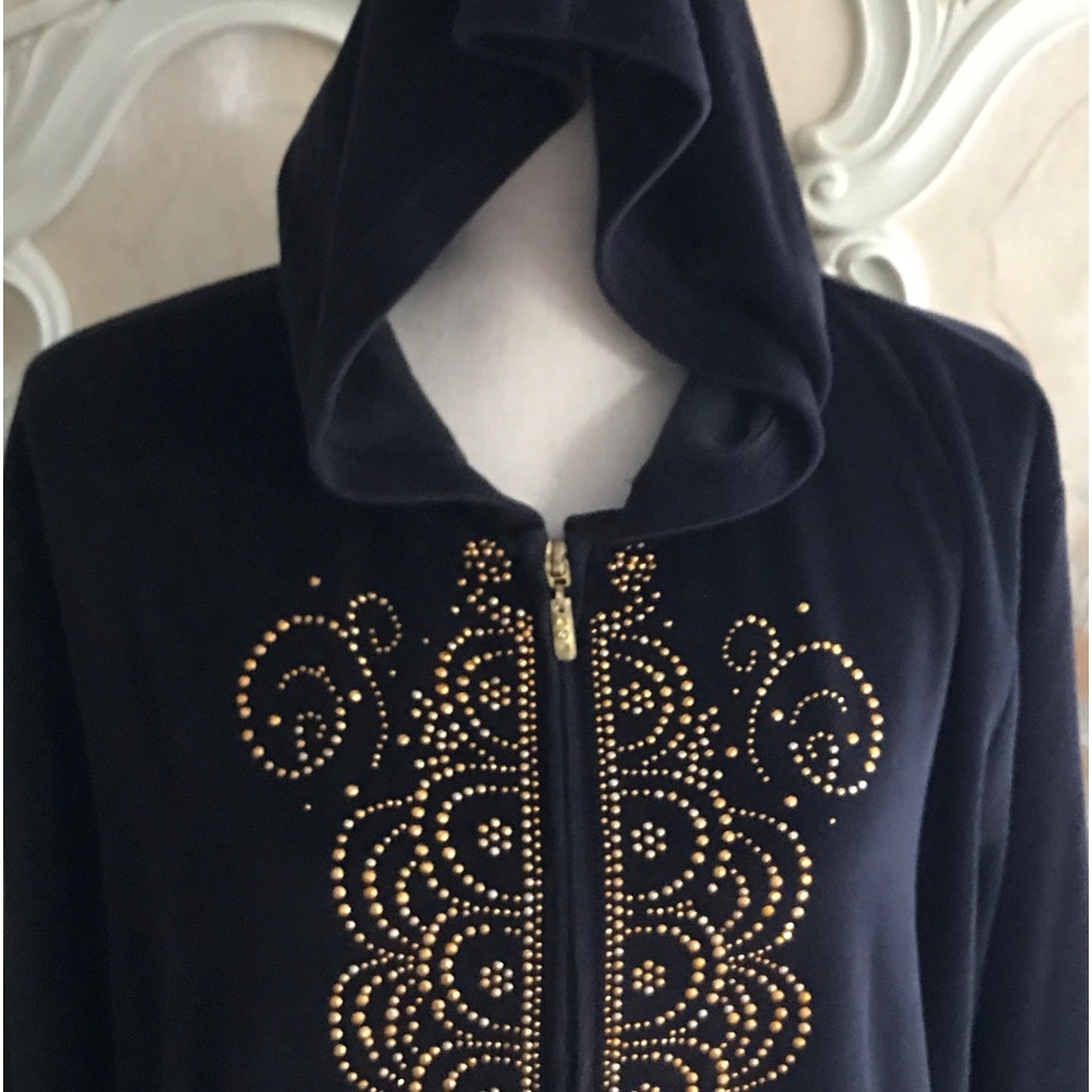 Woman’s Jacket by ONQUE WOMAN.